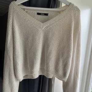 stickad tröja  - stickad från Bikbok, väldigt bra skick!