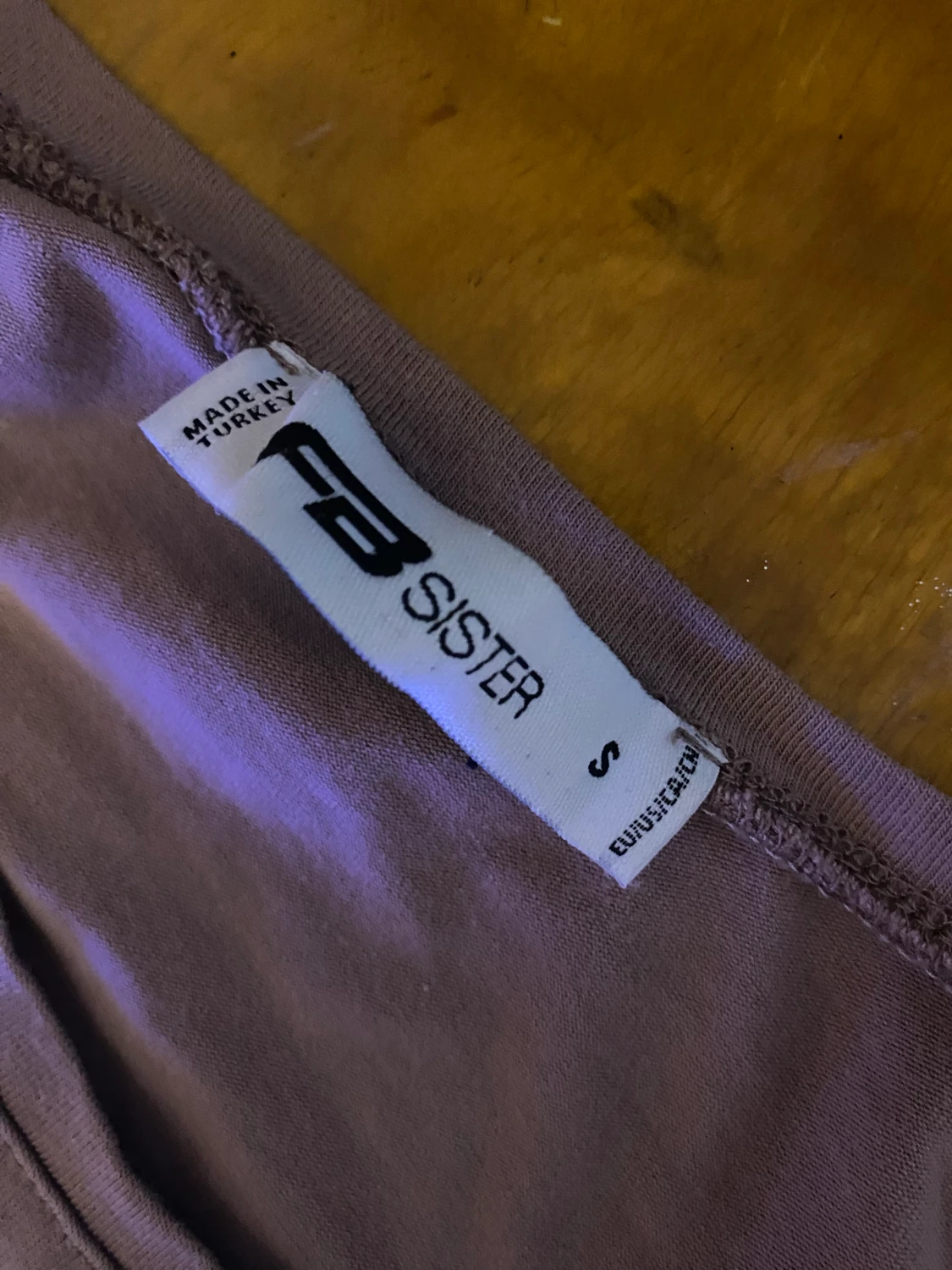 Ljus brun croppad tröja  - 90