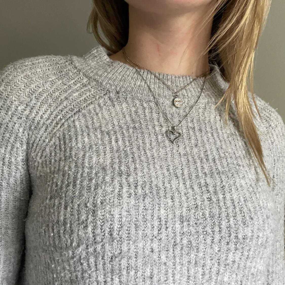 Grå stickad tröja  - 91