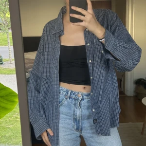 rutig skjorta  - rutig skjorta, så snygg men använder inte!!