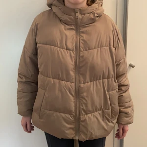 Jacka - Säljer snygga vinterjacka från new look i storlek M. Nypris 600kr