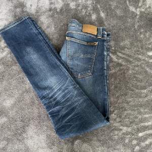 Mycket fina jeans för alla grischare där ute. Slim fit och inga defekter alls, perfekt skick. Nypris: 1700