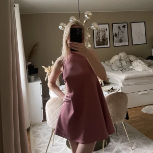 Söt klänning - Jättesöt klänning men lite för kort för mig som är 1.65