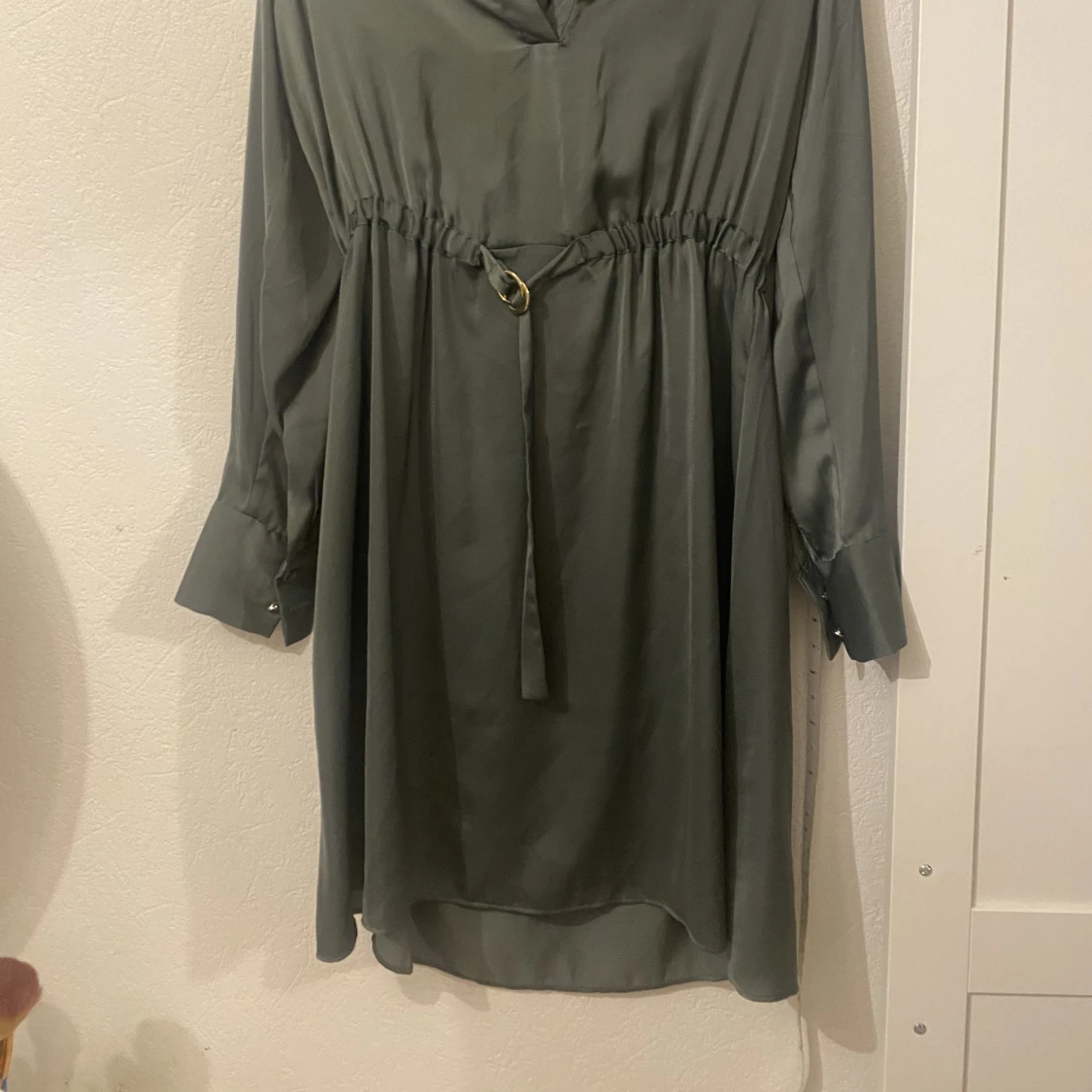 Olivgrön klänning 