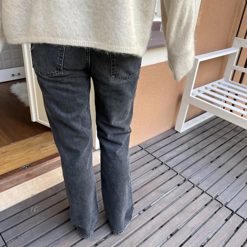Populära midwaist jeans från Zara som inte längre säljs. Midjemått 74 cm⭐️⭐️. Jeans & Byxor.