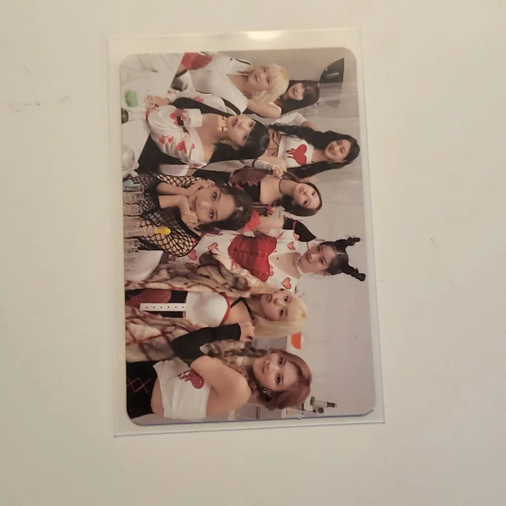Twice group photocard from their formula of love album  Proofs on instagram @chaeyouh. Övrigt.