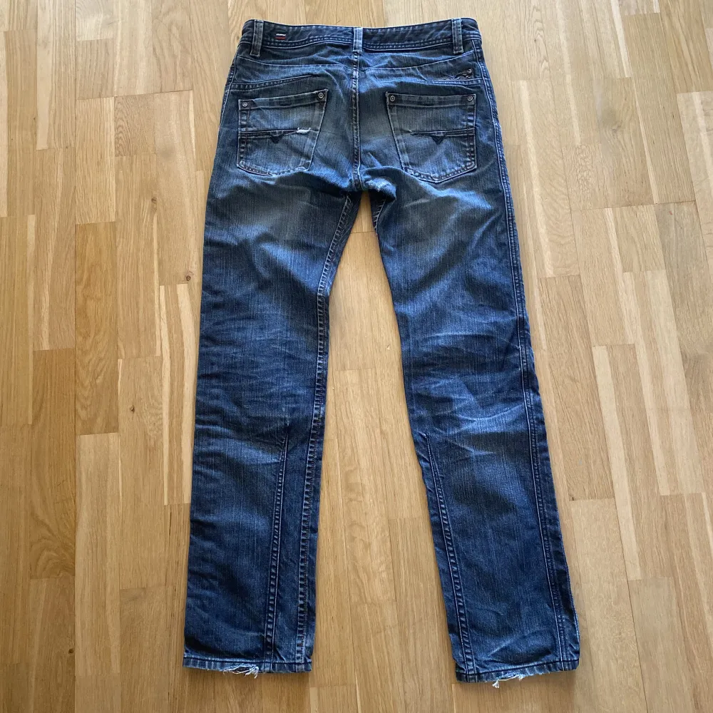 fina straight jeans från diesel! köpta second hand men otroligt bra skick  skriv för mer info och bilder . Jeans & Byxor.