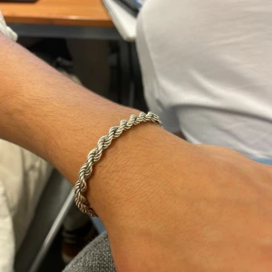 smycken  - armband samt dr strange ring äkta silver. köp båda få LV glasögon + moschino tröjan i bakgrunden 