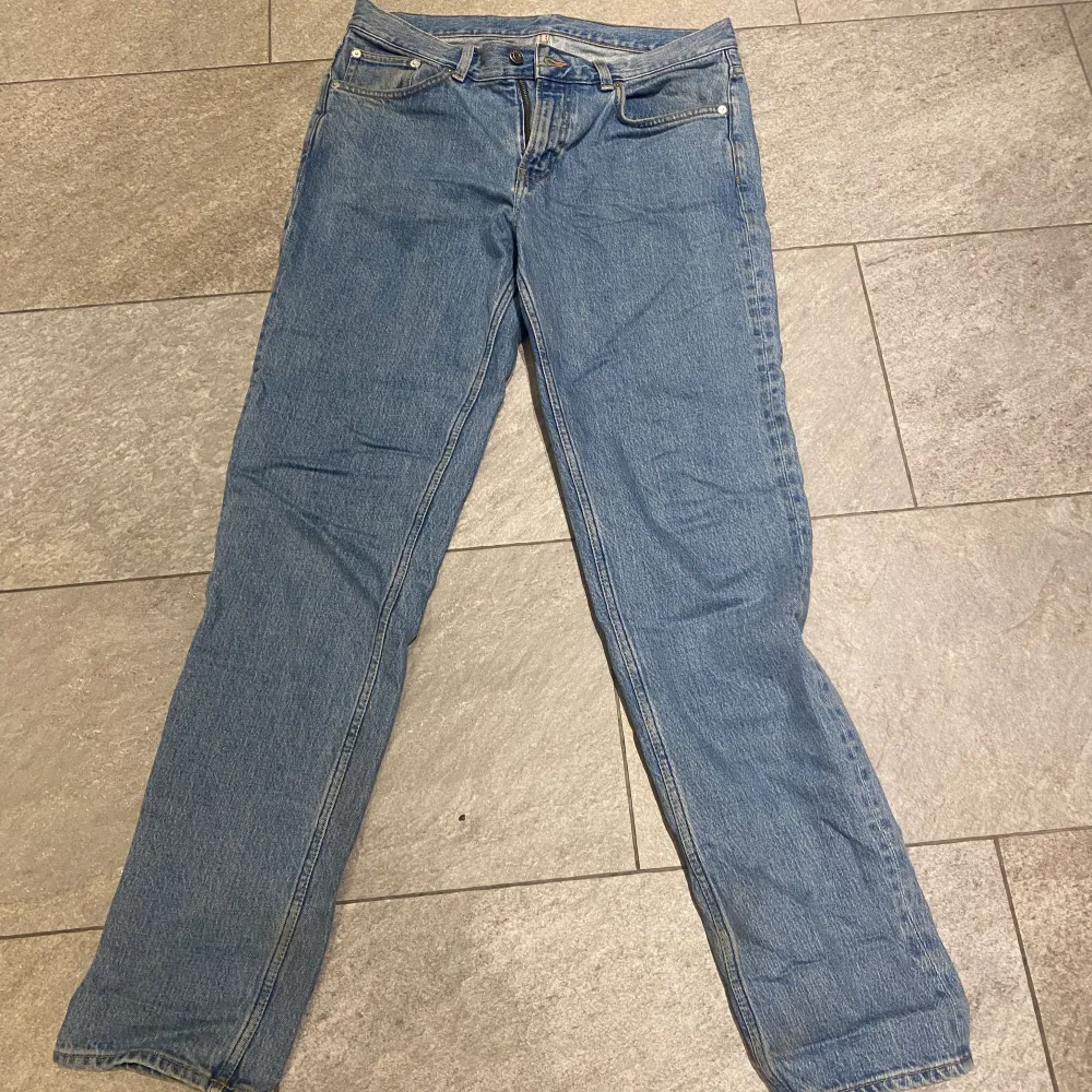 Jeans som nästan aldrig blivit använda. Nypris 799 kr . Jeans & Byxor.