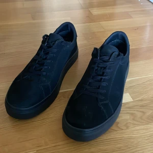 Vagabond sneakers  - Tjenare, säljer nu mina vagabond i mycket fint skick,andvända Max 3 gånger, storlek 42 men stora i storlek, nypris runt 1500, kan gå ner i pris vid snabb affär 
