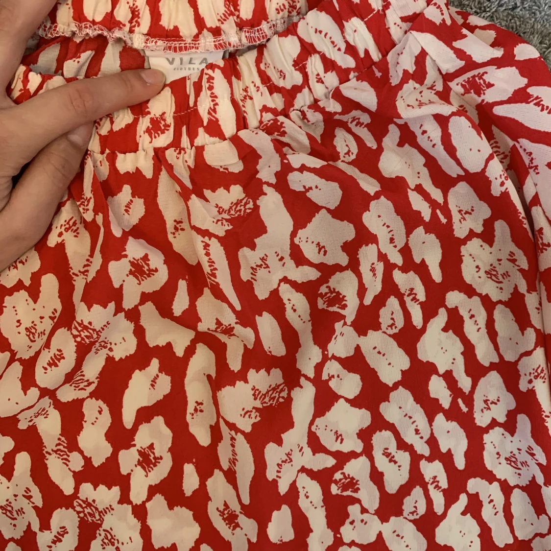 Röd och vit blommig maxikjol - 91