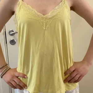 Spetslinne - Ass gulligt linne. Aldrig använt! 🤩👌🏻