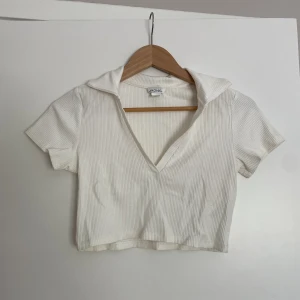 Vit croppad tenniströja - Aldrig använd 