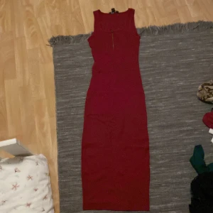 Klänning  - Oanvänd ribbad klänning strl S