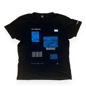 New York t-shirt - Köpt från Newyorker, skick: 7/10! Skriv om du har frågor eller vill se fler bilder!