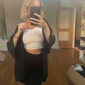 Kofta i mesh - Kofta i mesh som även är snygg som topp om man knyter den