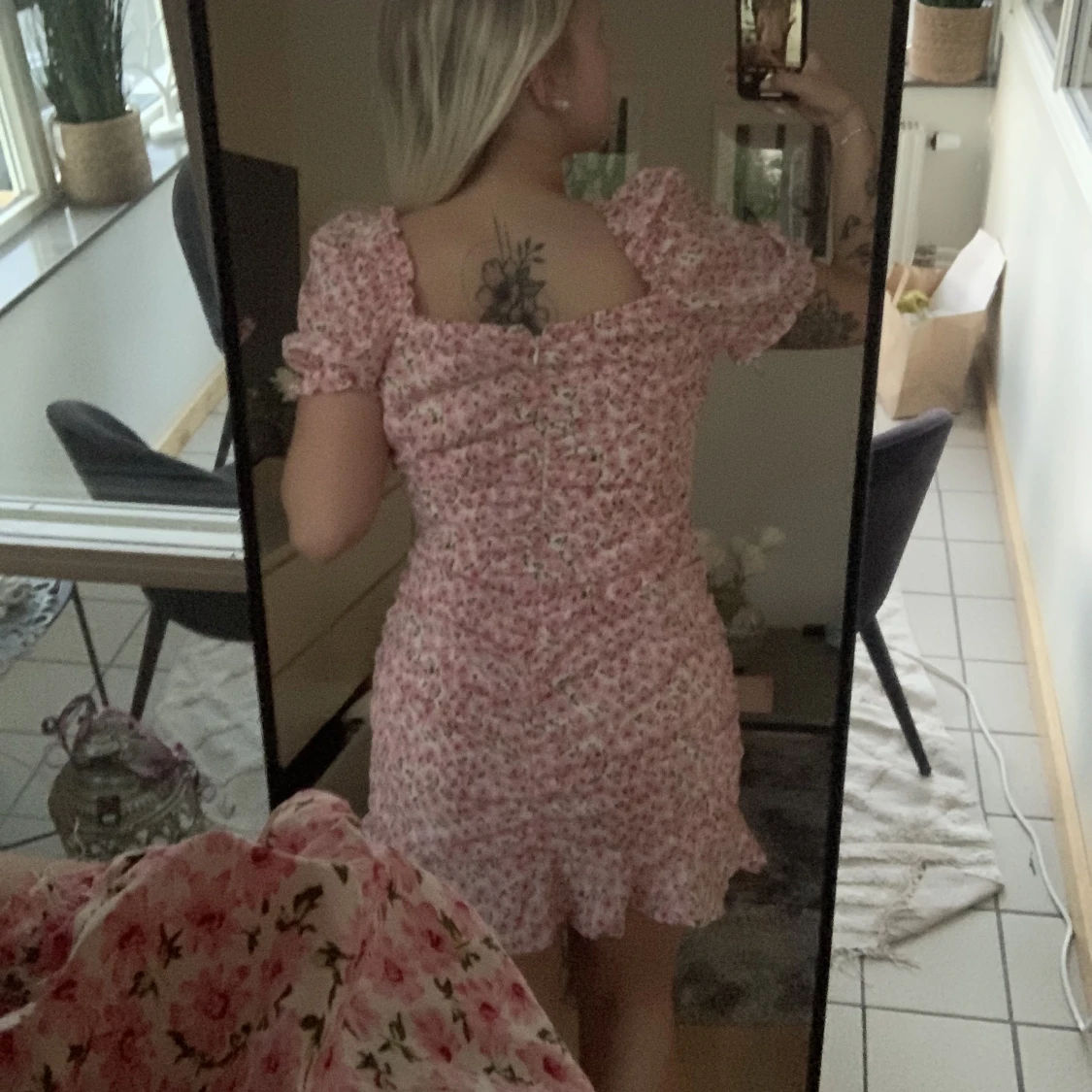 Blommig klänning - 91