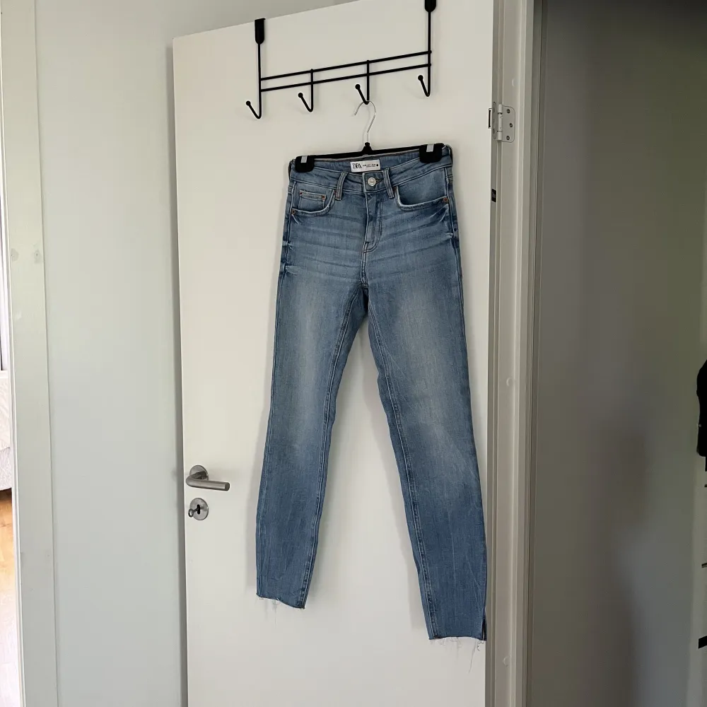 Skinny jeans från zara. Jeans & Byxor.