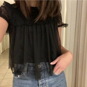 Svart blus - Superfin st 152 sitter som xs