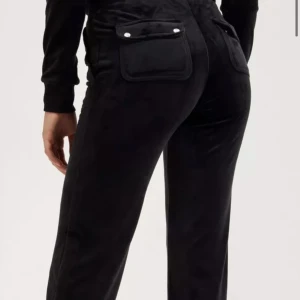 Juicy byxor  - säljer nu mina svarta juicy mjukisbyxor, bra skick!! 