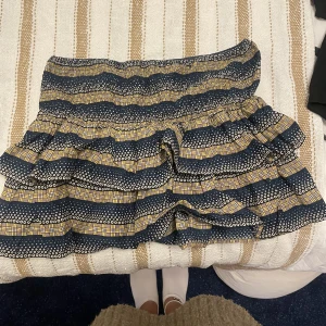 Volangkjol - Så söt volangkjol fårn okänt linne