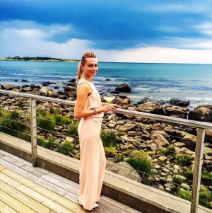 Jumpsuit - Jumpsuit, mycket fint skick. Tyvärr så kommer den inte längre till användning för mig och hoppas att den får en ny ägare.  Kommer ifrån ett rök och djurfritt hem!  Se mina övriga annonser! ❤️
