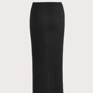 Långkjol  - Älskar denna kjolen, den är så fin! Säljer den då jag är för lång för den så den sitter inte som jag vill. Jag är 170 lång o den är lite kort. Den är 94 cm lång. Den är de skönaste materialet!! Jag har aldrig använt den. 🩶