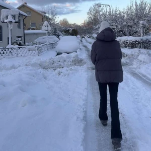 Vinterjacka  - Super gullig och skön vinterjacka ifrån uniqlo i jätte bra skick