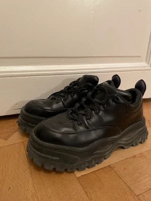 Eytys - Eytys herrskor. En av deras kändare modeller. Helt okej skick. Enligt mig väldigt häftiga. Läder.