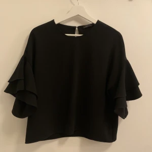 Blus från Zara - Svart Blus från Zara 