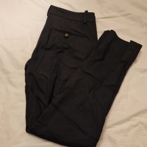 Kostymbyxor från zara - Knappt använda superfint skick. Raka i benen