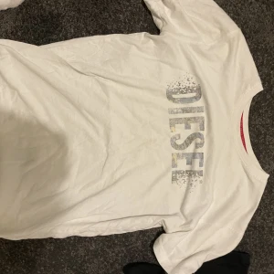T shirt - Bra skick skriv om du har frågor Köparen står för frakt