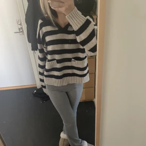 Stickad tröja - As snygg stickad tröja från zara. Inga defekter och knappt använd.