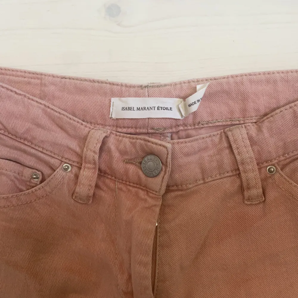 As snygga rosa Isabel marant Jeans!! Storlek 38 men skulle säga att den passar mer åt 36. Jeans & Byxor.