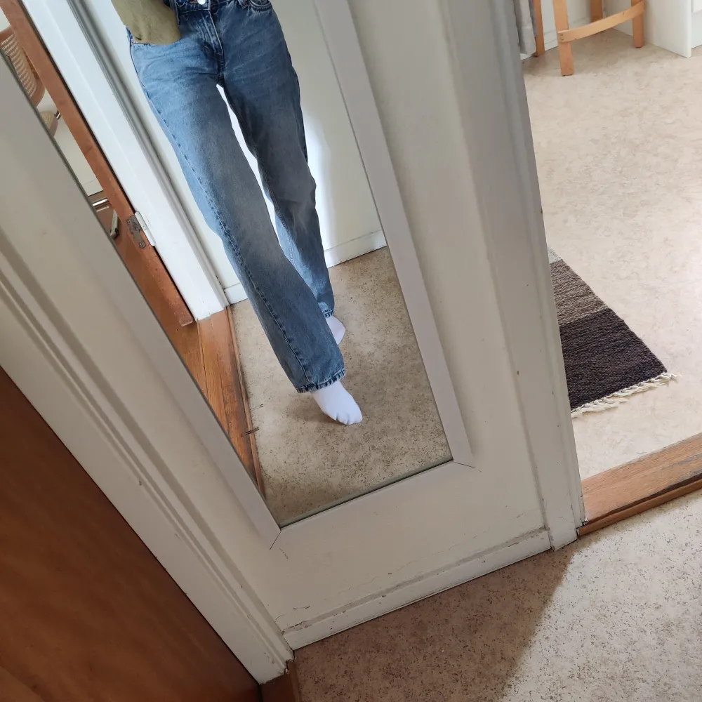 Lågmidjade jeans från weekday i modellen arrow W23 L30. Använt några få gånger så de är i bra skick. Jeans & Byxor.