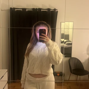 Stickad tröja🌟 - Fin stickad tröja från gina som inte kommer till användning, jätte skönt i materialet och sticks inte🌟