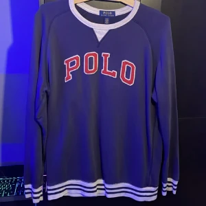 Ralph lauren  - Fin tröja till ett bra pris. 8.5/10 skick. Skriv för frågor 