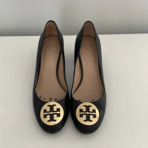 Tory bitch klackar  - Säljer dessa i storlek 8,5