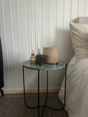 Nattduksbord - Säljer mitt nattduksbord som är i fint skick utan några repor! Pris går att diskutera