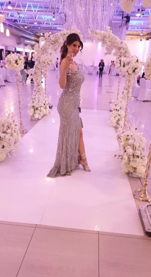 Festklänning  - Storlek 36-38 använd en natt  Säljer nu för  2800 kr Ord pris:6000 kr