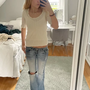Fin vit stickad topp!🥰 - Super fin stickad topp! Den är i nyskick och är från Lindex!😊🙏🏻