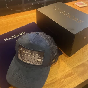 Maggiore keps - Maggiore keps Säljer denna fina maggiore keps. Köpt i våras men aldrig riktigt använt den. Skick 10/10 Låda och påse medföljer såklart. Hör av er om det skulle vara några frågor.