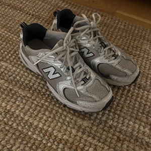 New balance 530 - Använda men fina new balance 530 i storlek 38. Skriv vid frågor💘