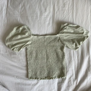 Ljusgrön top - Ljusgrön top.💚 I fint skick. Rök och djurfritt hem.