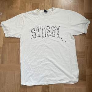 Helt ny oanvänd Stussy tshirt i storlek medium. Nypris 700 