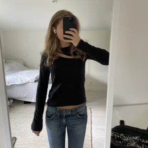 Svart fest topp - Säljer denna superfina svarta toppen i storlek S.