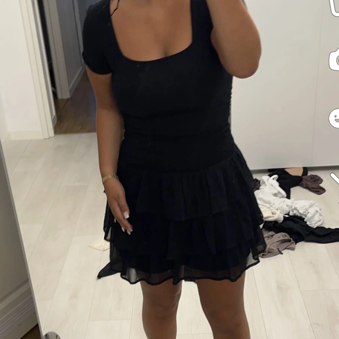 Svart volangkjol  - 90