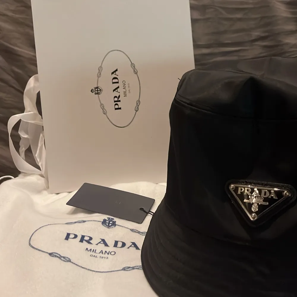 Prada hatt Limited edition. Size M. Övrigt.