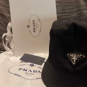 Prada hatt Limited edition. Size M