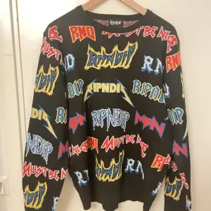 Finstickad sweatshirt från märket Ripndip, aas cool 😎 